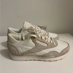 NWT Reebok Women's Classic Nylon Sneakers in Off-White and Light Beige